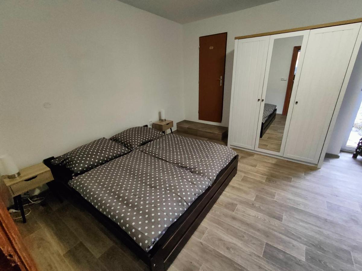 Apartmany Na Ceste Десна Екстер'єр фото